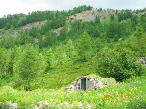 La cabane de pierre sèche de Combe Oursière, au-dessus de Valsenestre