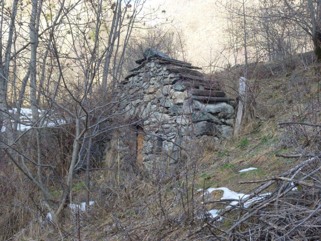 Cave de jardin enterrée et voûtée, au Désert-en-Valjouffrey