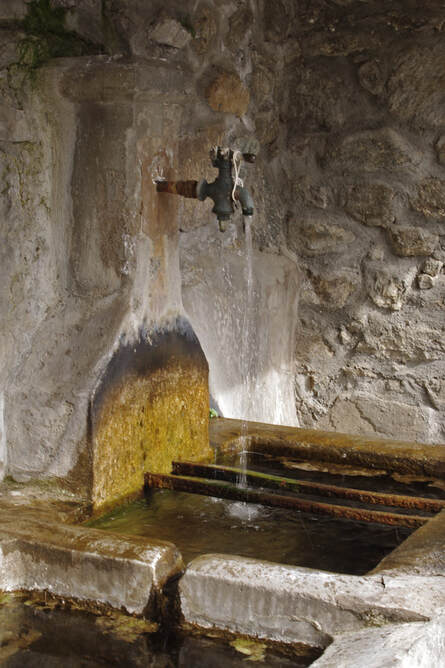 Fontaine - lavoir au Désert