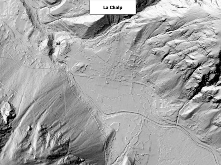 Relevé LIDAR du hameau de La Chalp : le relief en gris, sans végétation