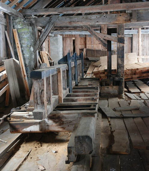 La scierie des Ségoins et ses mécanismes avant restauration — photo Jean-Pierre Nicollet