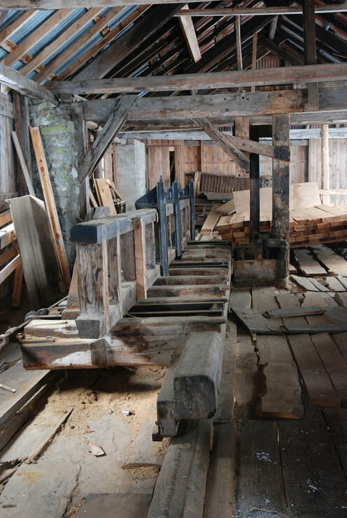 La scierie des Ségoins et ses mécanismes avant restauration — photo Jean-Pierre Nicollet